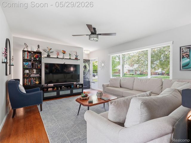 30728 Whittier Avenue, Madison Heights, MI 48071