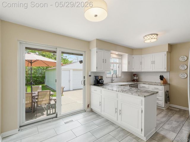 30728 Whittier Avenue, Madison Heights, MI 48071