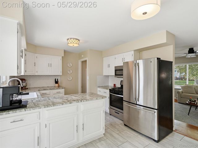 30728 Whittier Avenue, Madison Heights, MI 48071