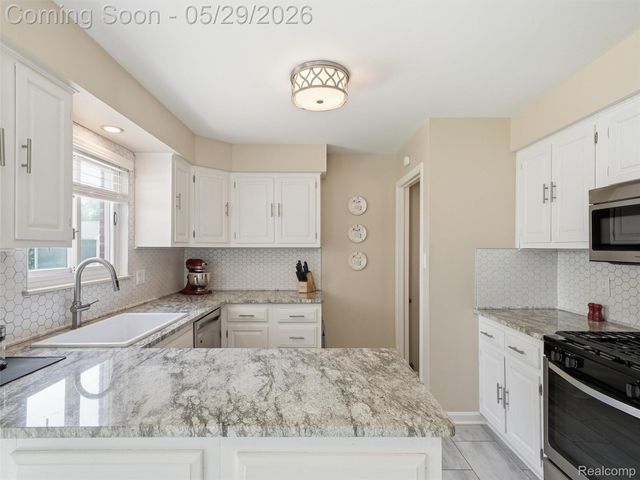 30728 Whittier Avenue, Madison Heights, MI 48071
