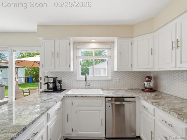 30728 Whittier Avenue, Madison Heights, MI 48071