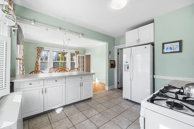 146 Shrewsbury St, Holden, MA 01520