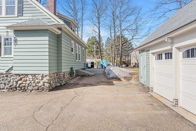 146 Shrewsbury St, Holden, MA 01520