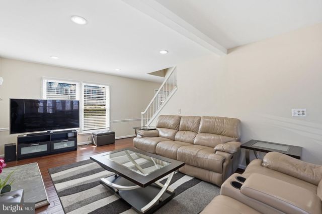 721 UPHAM PL NW, Vienna, VA 22180