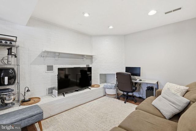 721 UPHAM PL NW, Vienna, VA 22180