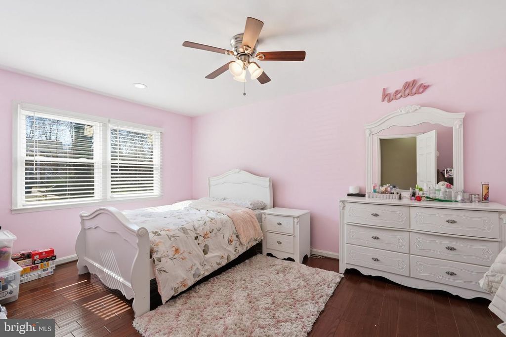 Image 23 of property listing at 721 UPHAM PL NW, Vienna, VA 22180