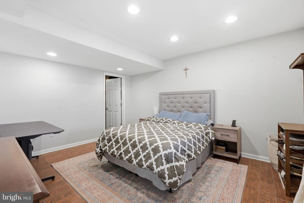 Image 37 of property listing at 721 UPHAM PL NW, Vienna, VA 22180