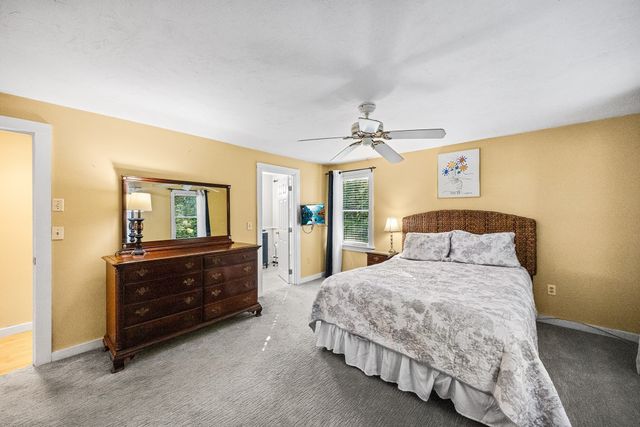 559 Old Jail Ln, Barnstable, MA 02630