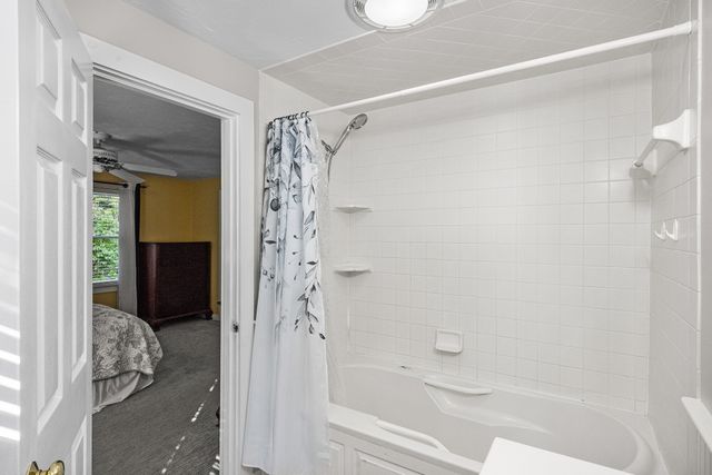 559 Old Jail Ln, Barnstable, MA 02630