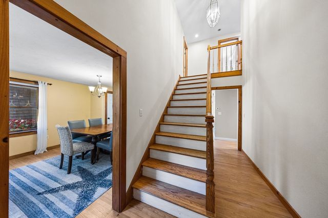 559 Old Jail Ln, Barnstable, MA 02630
