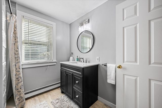 559 Old Jail Ln, Barnstable, MA 02630