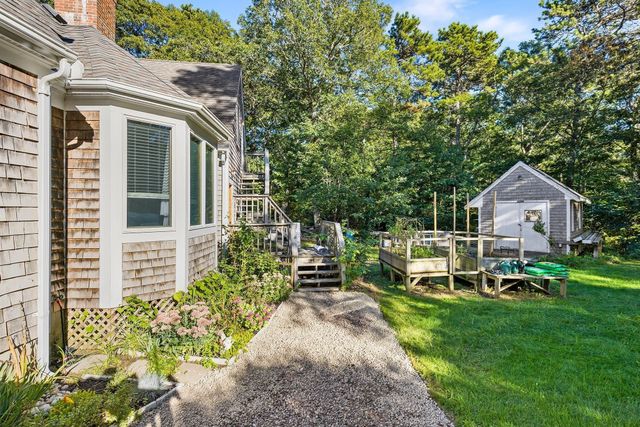 559 Old Jail Ln, Barnstable, MA 02630