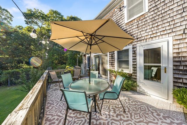 559 Old Jail Ln, Barnstable, MA 02630