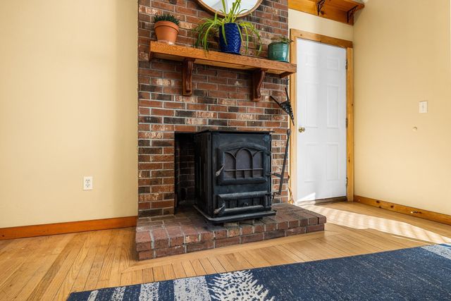 559 Old Jail Ln, Barnstable, MA 02630