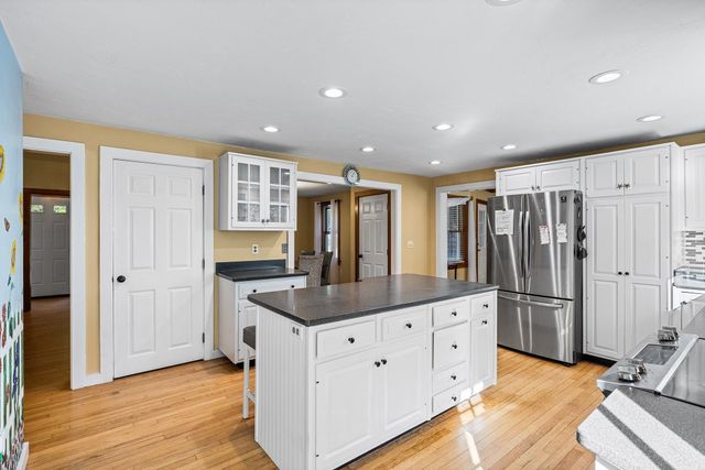 559 Old Jail Ln, Barnstable, MA 02630