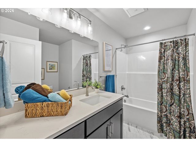 2477 Nw 1ST Dr, Gresham, OR 97030