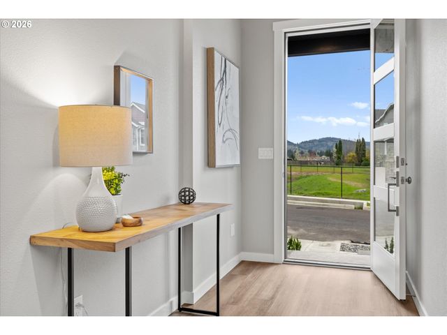 2477 Nw 1ST Dr, Gresham, OR 97030