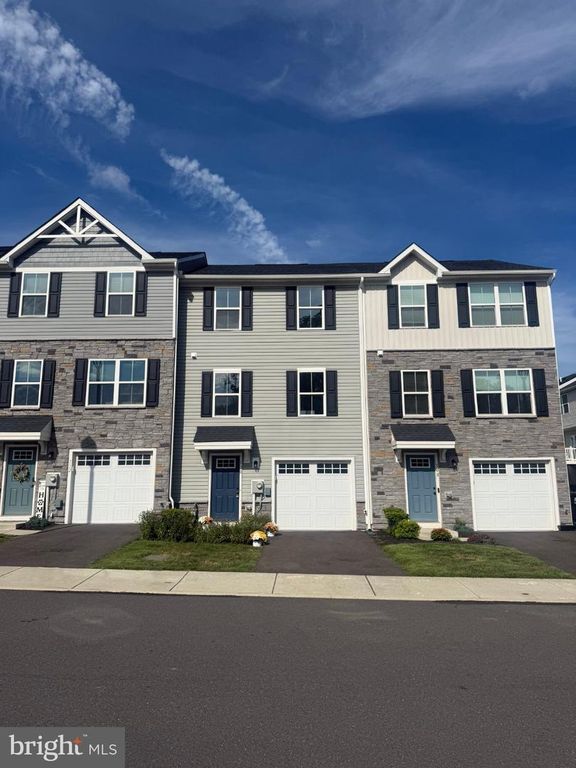 110 VAN FLEET CIR, SANATOGA, PA 19464 — exterior