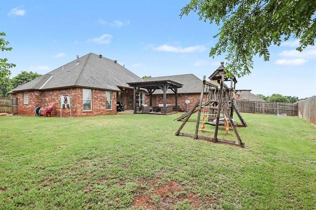 1901 Apache Trail, Edmond, OK 73003