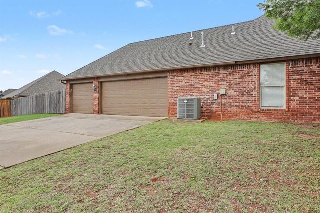 1901 Apache Trail, Edmond, OK 73003