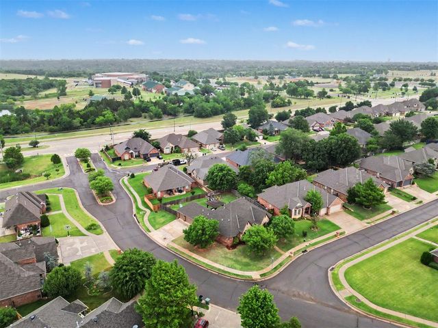 1901 Apache Trail, Edmond, OK 73003