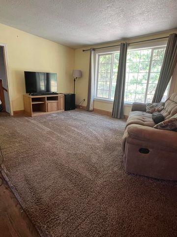 8511 McLaughlin Lane, Klamath Falls, OR 97601