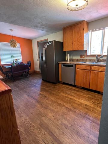 8511 McLaughlin Lane, Klamath Falls, OR 97601