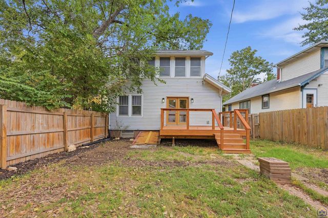 2111 SW Huntoon ST, Topeka, KS 66604