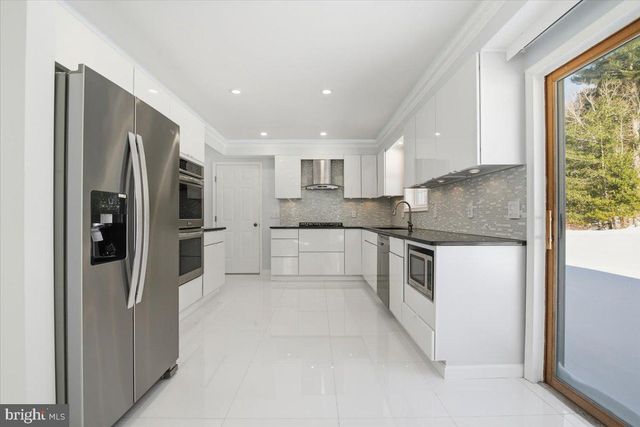 136 KIMBERLY DR, Blakeslee, PA 18610