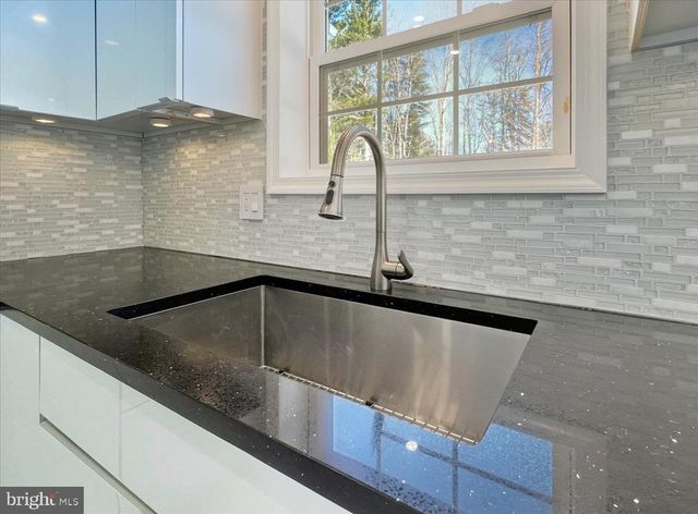 136 KIMBERLY DR, Blakeslee, PA 18610