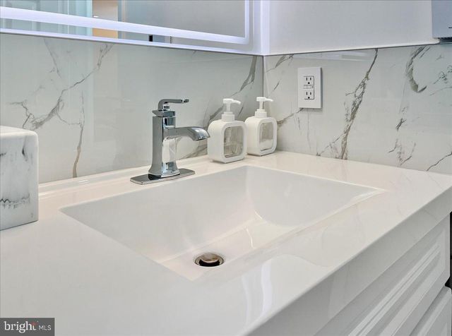 136 KIMBERLY DR, Blakeslee, PA 18610