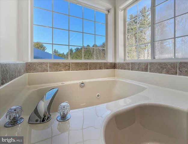 136 KIMBERLY DR, Blakeslee, PA 18610