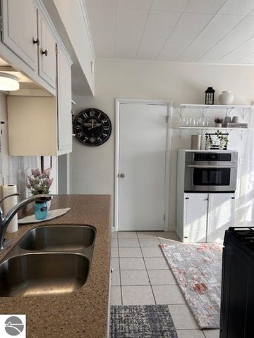 109 W Tyrell Street, St Louis, MI 48880