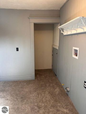 109 W Tyrell Street, St Louis, MI 48880