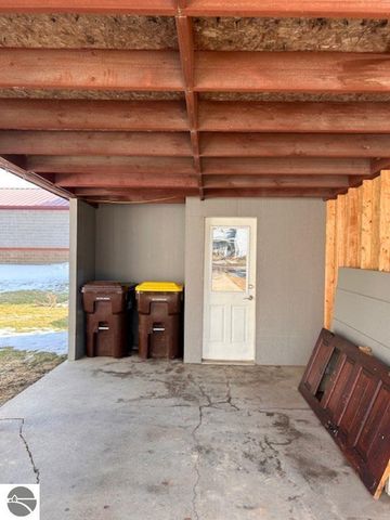 109 W Tyrell Street, St Louis, MI 48880