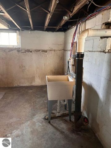 109 W Tyrell Street, St Louis, MI 48880