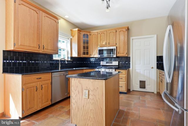1062 KINGSCOTE DR, Harleysville, PA 19438
