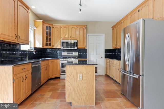1062 KINGSCOTE DR, Harleysville, PA 19438