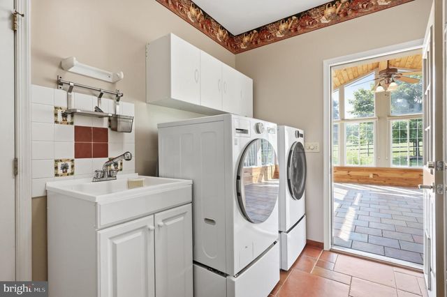 1062 KINGSCOTE DR, Harleysville, PA 19438