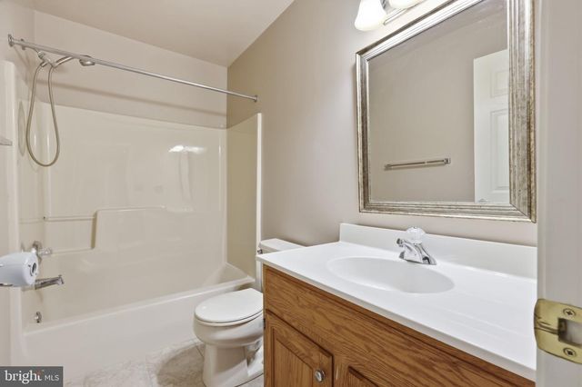 1062 KINGSCOTE DR, Harleysville, PA 19438