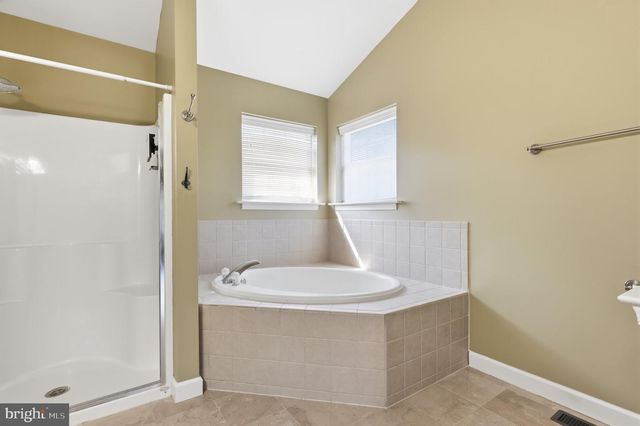 1062 KINGSCOTE DR, Harleysville, PA 19438