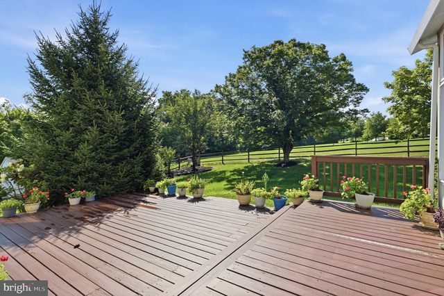 1062 KINGSCOTE DR, Harleysville, PA 19438