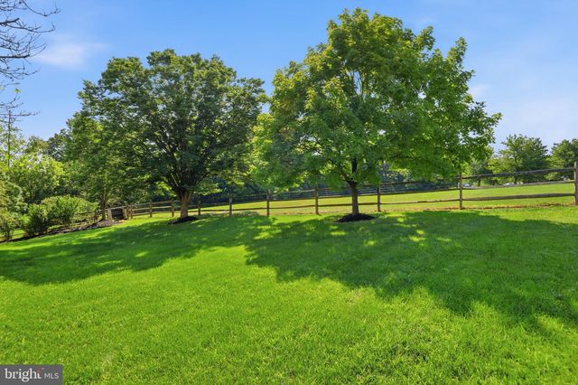 1062 KINGSCOTE DR, Harleysville, PA 19438