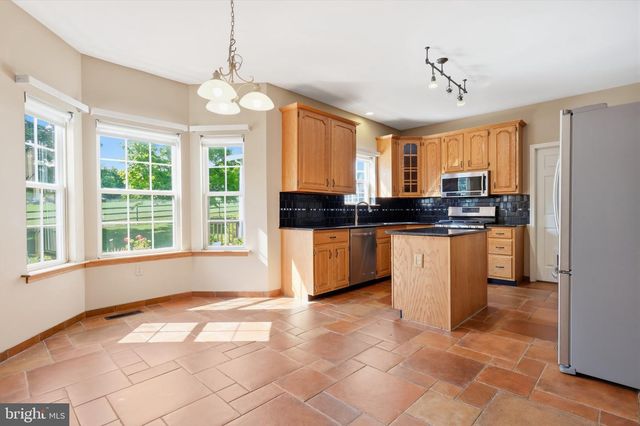 1062 KINGSCOTE DR, Harleysville, PA 19438