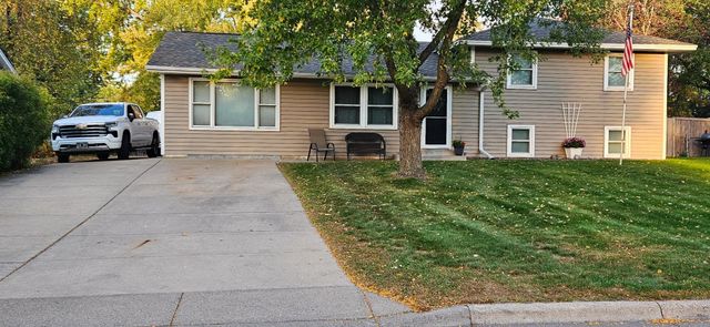 10416 Arrowhead Street NW, Coon Rapids, MN 55433