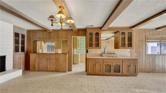 13424 Chandler, Sherman Oaks, CA 91401