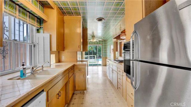 13424 Chandler, Sherman Oaks, CA 91401