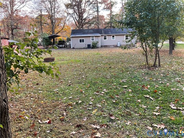 30 Custis Millpond Rd, West Point, VA 23181