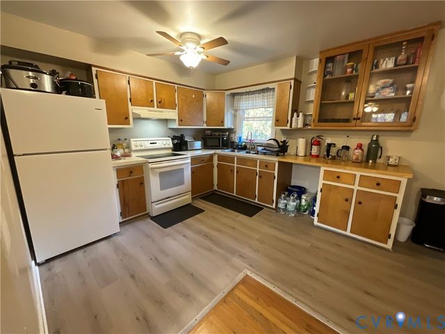 30 Custis Millpond Rd, West Point, VA 23181