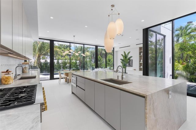 4504 Sheridan Ave, Miami Beach, FL 33140